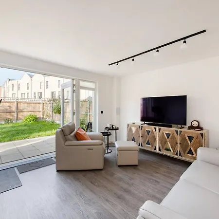 Appartement Stylish 3-Bed Townhouse With 3 Baths In Southgate